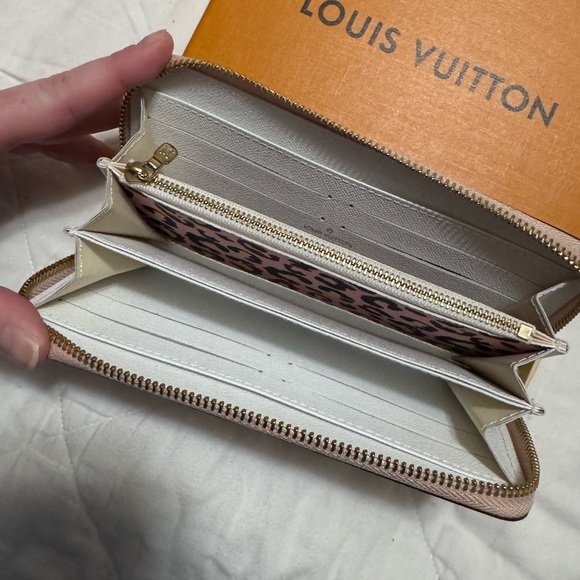 Wallet - Picture 2 of 4